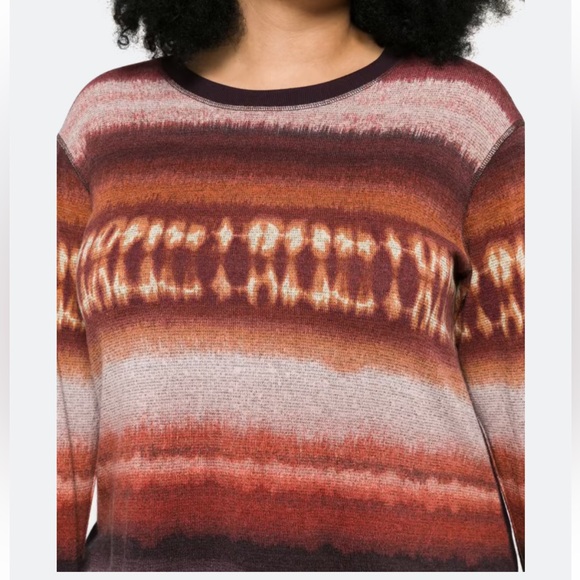 LES SEREIN Rosie Long Sleeve Knit Sweatshirt - Picture 2 of 7